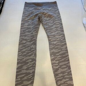 Brand New UNDER ARMOUR Women's High-Rise Camo Fleece Lined Leggings - Size Med
